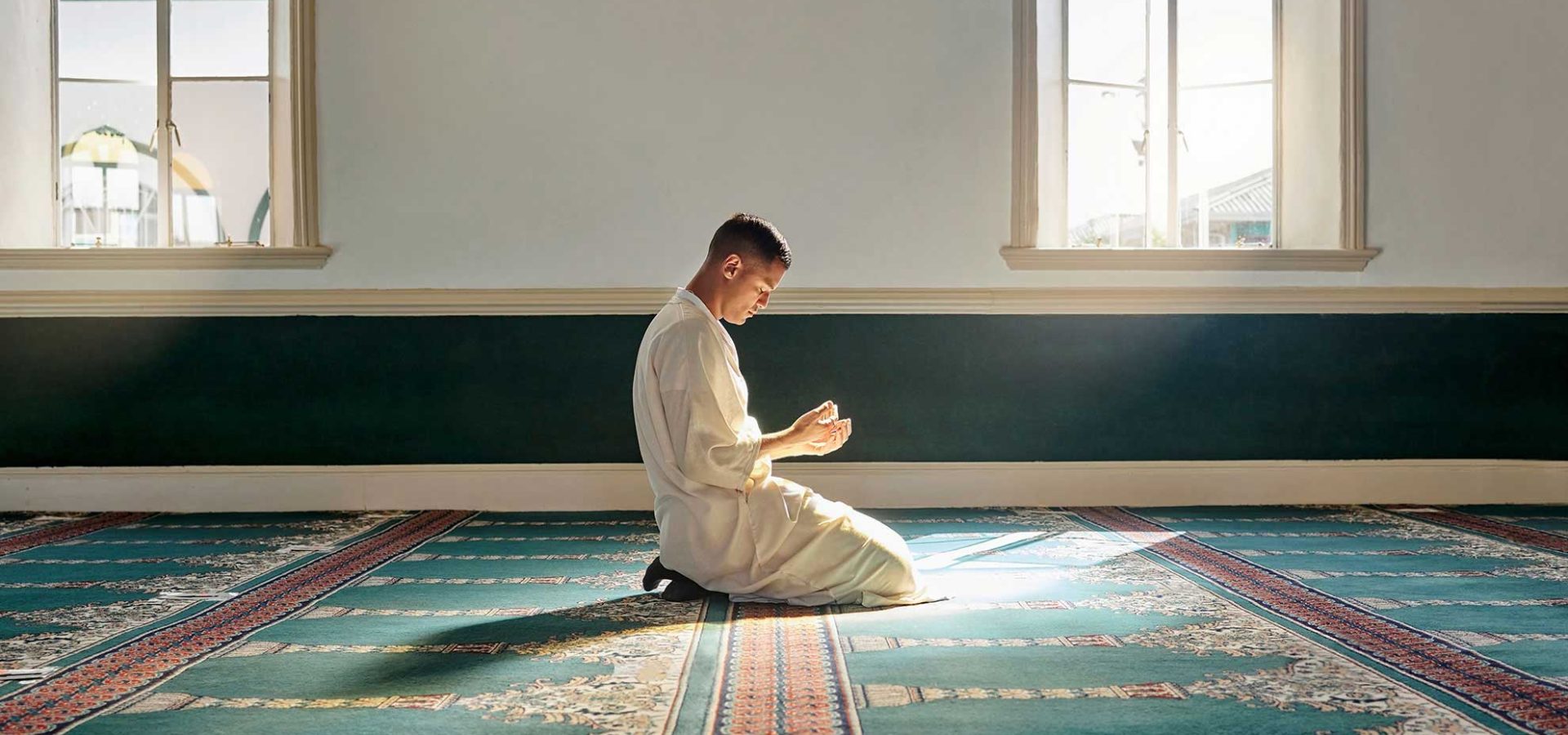 muslim-pray-hope-or-hands-in-prayer-on-carpet-for-2BBALPY-1.jpg